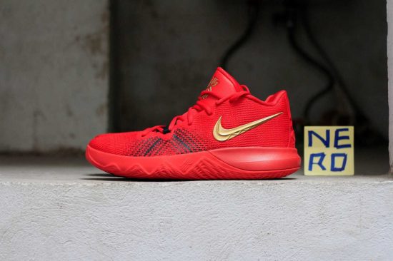 Kyrie flytrap giá hotsell