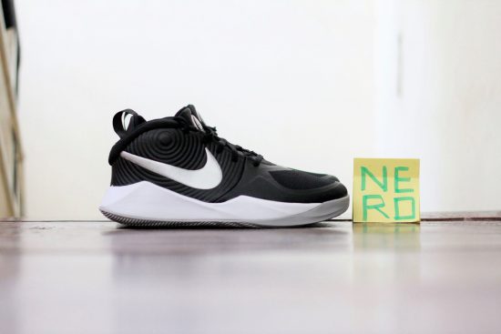 Giày bóng rổ Team Hustle D9 GS Black White AQ4224-001