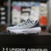 Giày bóng rổ trẻ em Under Armour HOVR 3025680 103 10 Giày bóng rổ bé trai Under Armour HOVR 3025680 103