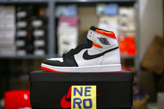 Giày bóng rổ Nero Shop - Giày bóng rổ chính hãng- Đồng phục bóng rổ 47  Nike Air Jordan 1 High Electro Orange 555088-130