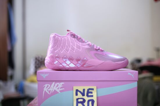 Giày bóng rổ Nero Shop - Giày bóng rổ chính hãng- Đồng phục bóng rổ 40 Giày bóng rổ Puma MB.01 Iridescent Pink 309755-01