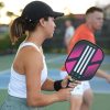 Vợt pickleball Adidas Match Light PB5GA7 4 Vợt pickleball Adidas Match Light PB5GA7 trên tay vận động viên nữ